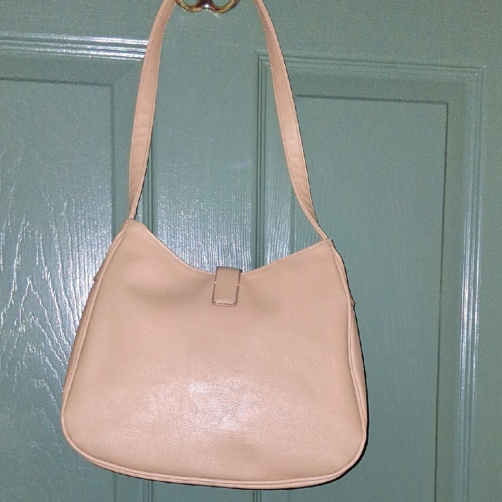 Liz Claiborne Cream Shoulder Bag with Minimalist Design
